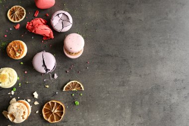 renkli macaroons ve kuru turuncu