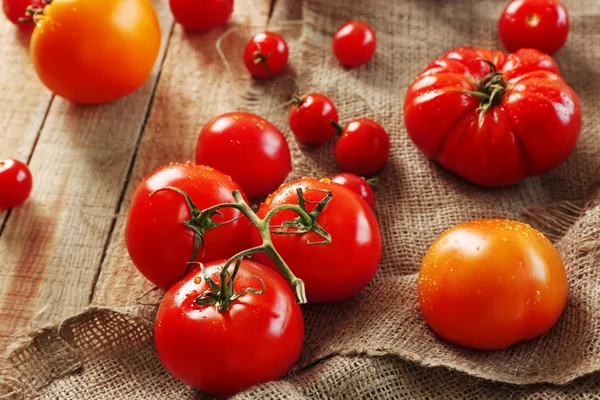 Composición rústica de tomates — Foto de Stock