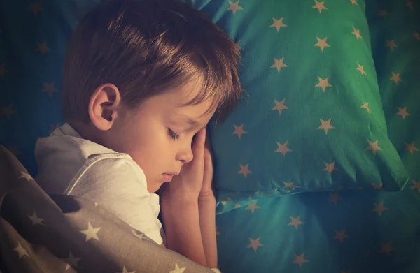 Adorable niño durmiendo — Foto de Stock