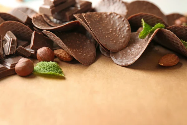 Chocolade chips en muntblaadjes — Stockfoto