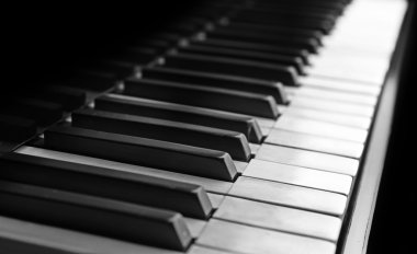 Siyah beyaz piyano tuşları