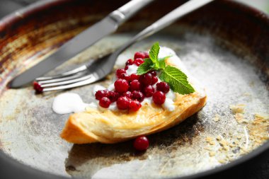 Lezzetli kızılcık pasta