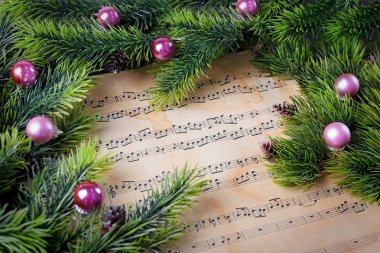 müzik sayfalardaki süslemeleri