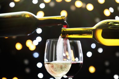 Kırmızı ve beyaz şarap dökme