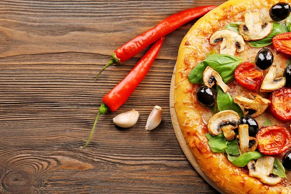 Heerlijke smakelijke pizza — Stockfoto
