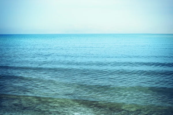 Мертвое море и голубое небо — стоковое фото