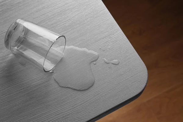 Glass of water spilled — Stock Photo, Image