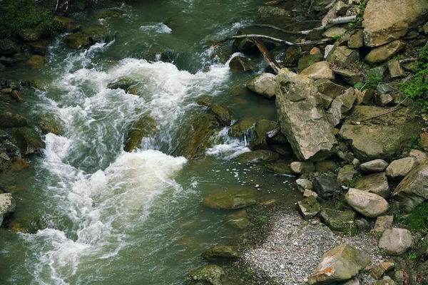 Великолепная горная река — стоковое фото