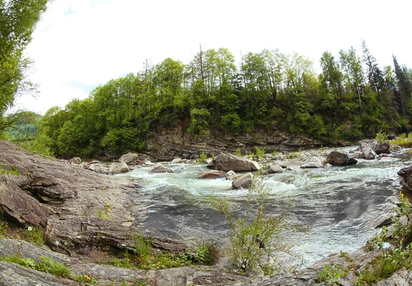 Nádherná horská řeka — Stock fotografie