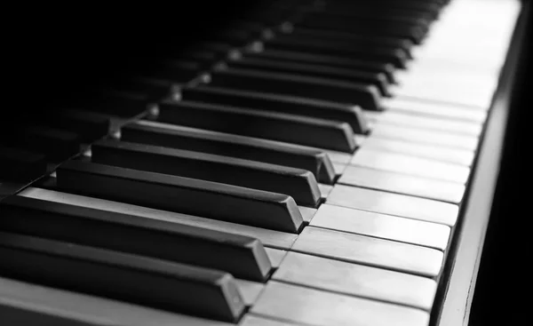 Tasti per pianoforte in bianco e nero — Foto Stock