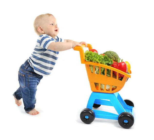 Bambino carino con carrello della spesa — Foto Stock