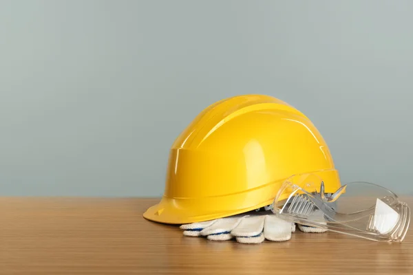 Ferramentas de construção e capacete — Fotografia de Stock