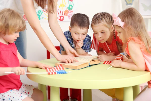 Kinderen Amerikaanse Vlag Kleuterschool — Stockfoto