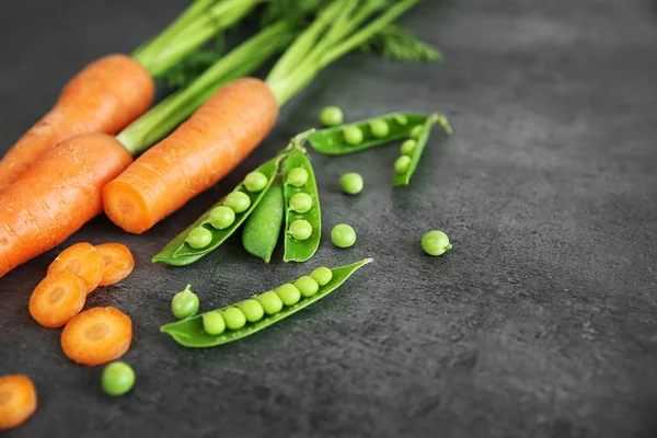 Fresh green peas — Stock Photo, Image