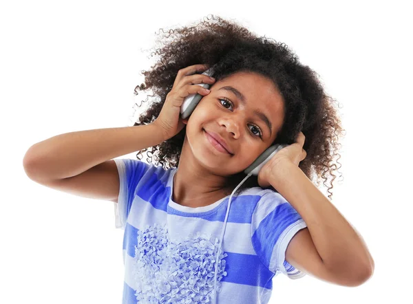 Niña afroamericana con auriculares —  Fotos de Stock