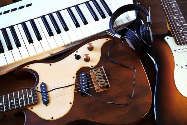 Electric guitars and synthesizer — Stock Photo, Image