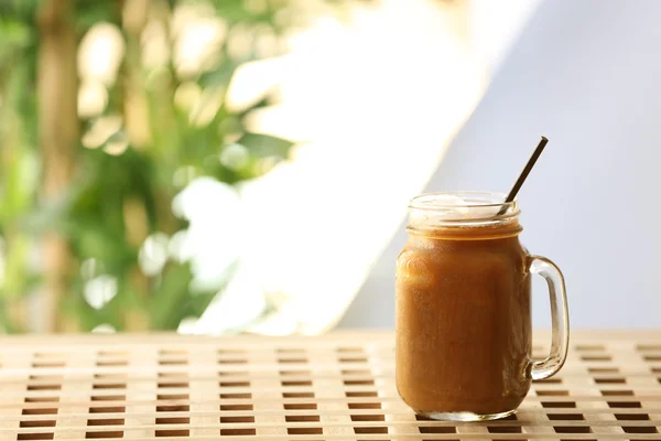 Café gelado em frasco de vidro — Fotografia de Stock