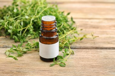 Damlalık şişe ve otlar   