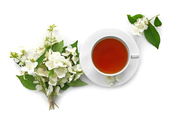 Šálek čaje s jasmínovými květy — Stock fotografie