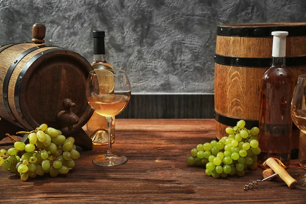 Kieliszki białego wina — Zdjęcie stockowe
