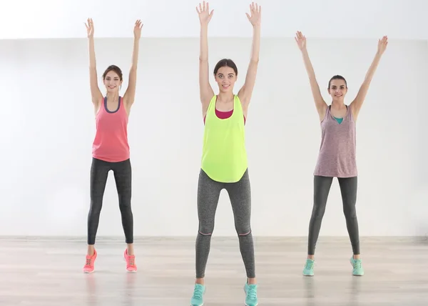 Mujeres haciendo ejercicio — Foto de Stock