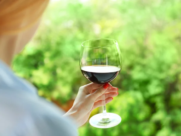 Woman holding glass — Stock Photo, Image