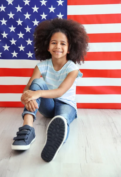 Afro-amerykański dziewczyna na amerykańską flagę — Zdjęcie stockowe
