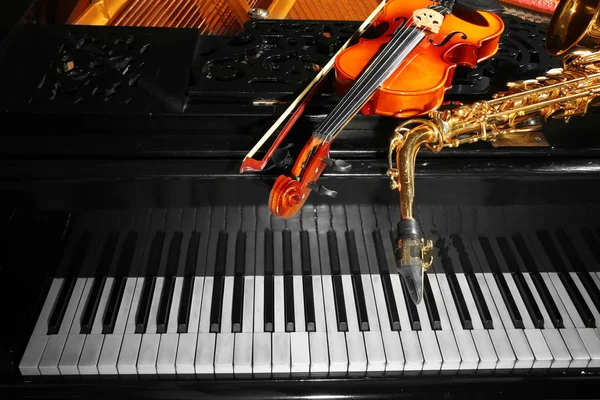 색소폰과 피아노와 바이올린 — 스톡 사진