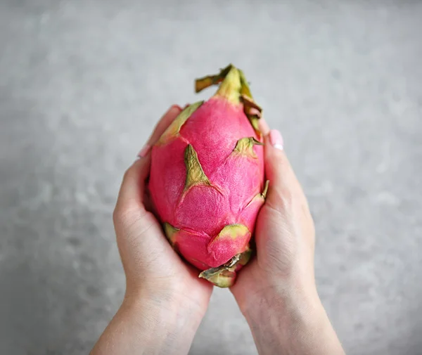 Hands holding dragon fruit — Stock Photo, Image