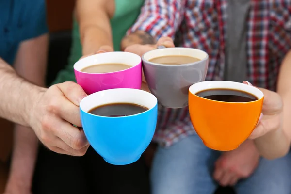 Med kaffekopper – stockfoto