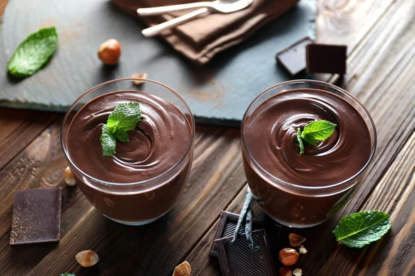 Chocolate mousse with mint — Stock Photo, Image