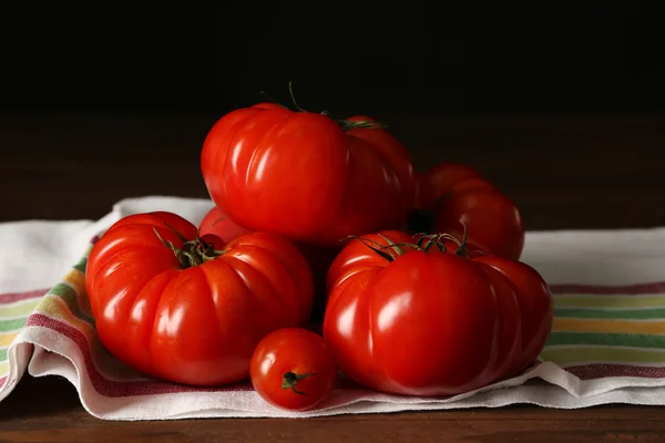 Red juicy tomatoes — Stock Photo, Image