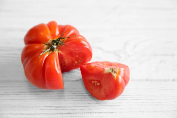 Red juicy tomato and slice — Stock Photo, Image