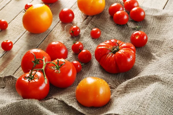 Rustykalne skład pomidorów — Zdjęcie stockowe