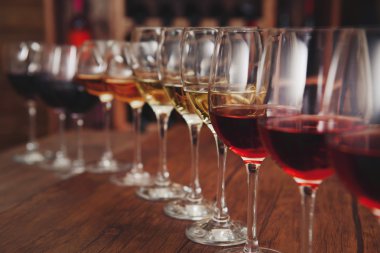 farklı şarap gözlük