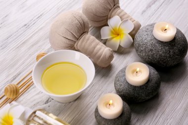 Kaplıca tedavisi üzerinde ahşap 