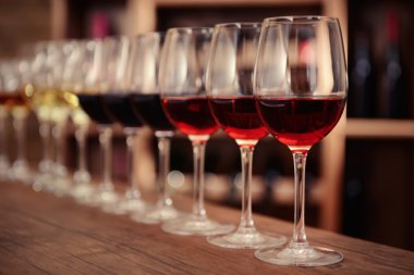 farklı şarap gözlük