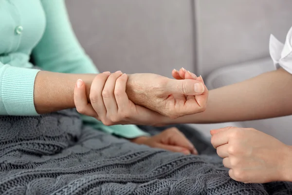 Doctor measuring pressure — Stock Photo, Image