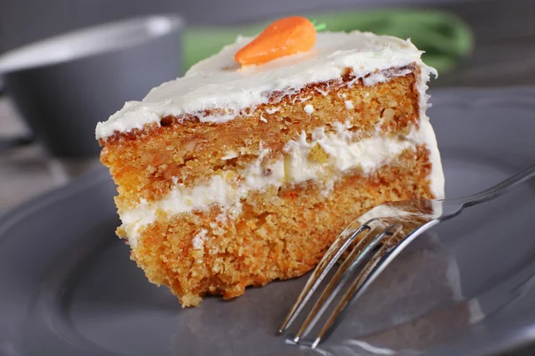 Pièce de gâteau aux carottes — Photo