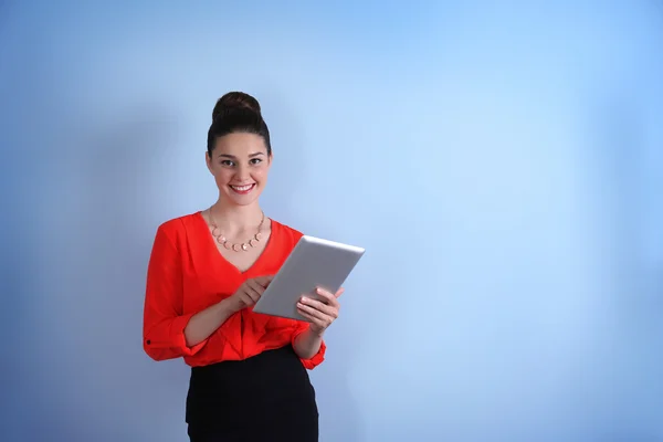 Cute young woman holding tablet — Stock Photo, Image