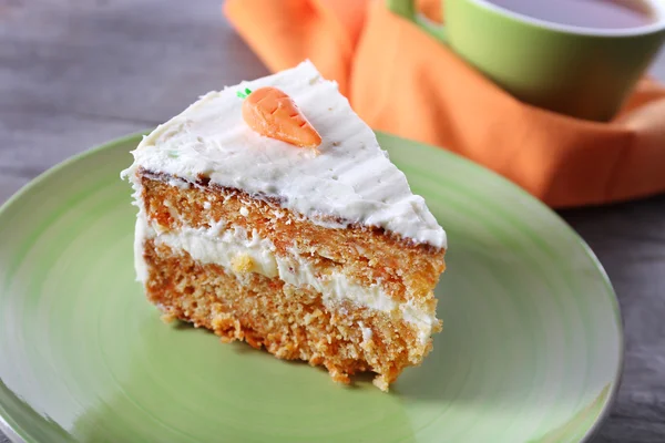 Pedaço de bolo de cenoura — Fotografia de Stock