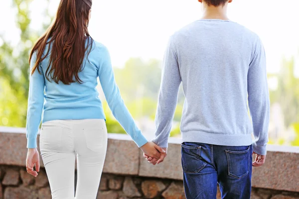 Couple holding hands — Stock Photo, Image