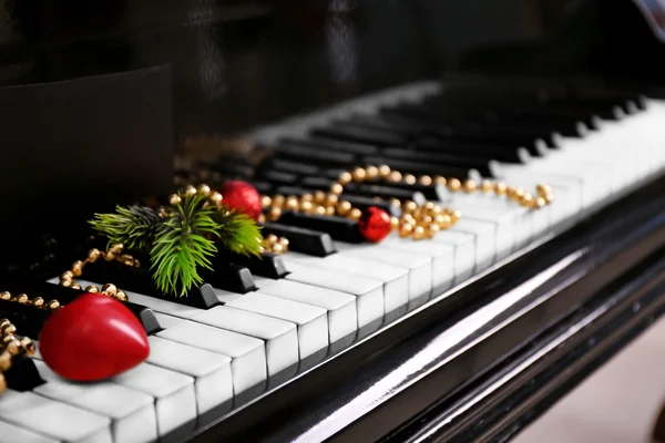 Christmas decoration on piano — Stock Photo, Image