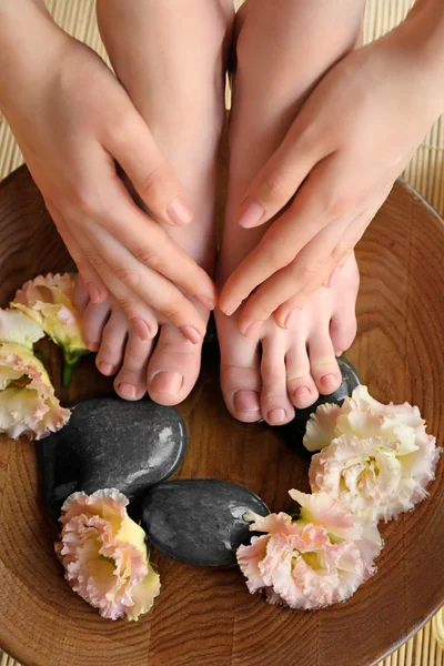 Behandeling van de vrouwelijke voeten — Stockfoto