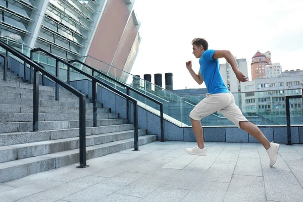 Joven corriendo — Foto de Stock