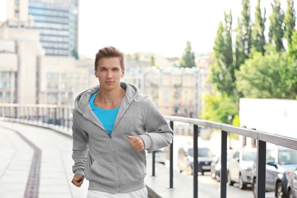 Joven corriendo — Foto de Stock