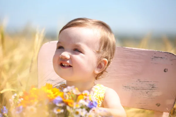 Bonito bebê menina — Fotografia de Stock