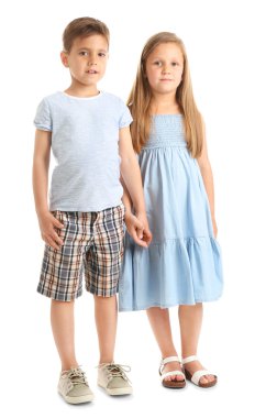 Küçük dostu çocuklar, üzerinde beyaz izole