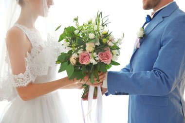 Damat gelin veren güzel buket