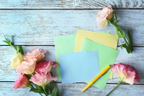 Beautiful flowers and gift card — Stock Photo, Image